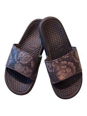 Nike Benassi JDI floral print black/black slide sandals Women’s size 7